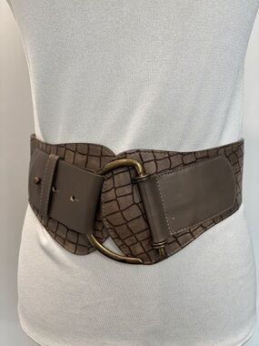 BCBGMaxAzria Beige Croc-Textured Stretch leather Belt with Brass Accent small